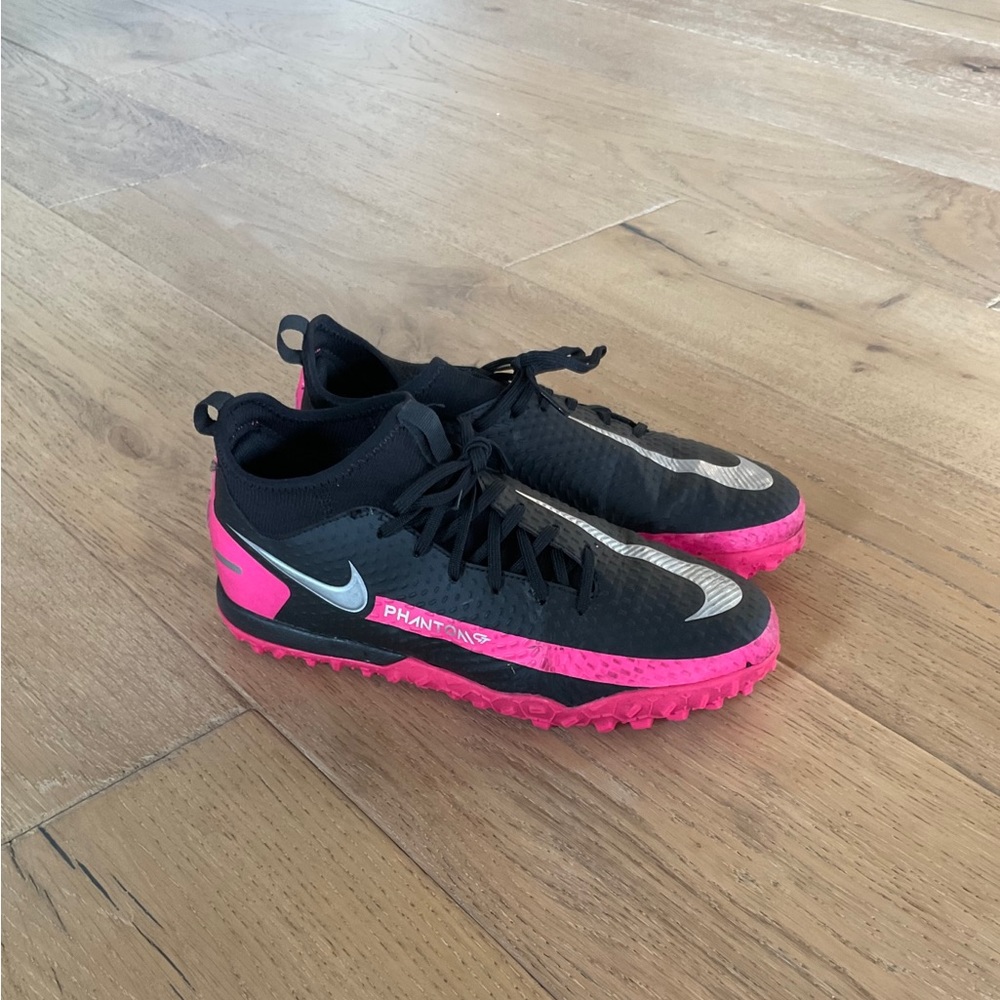 Nike youth Phantom turf cleats ⚽️
